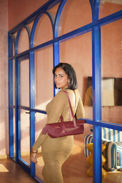Acro shoulder Bag in Burgundy