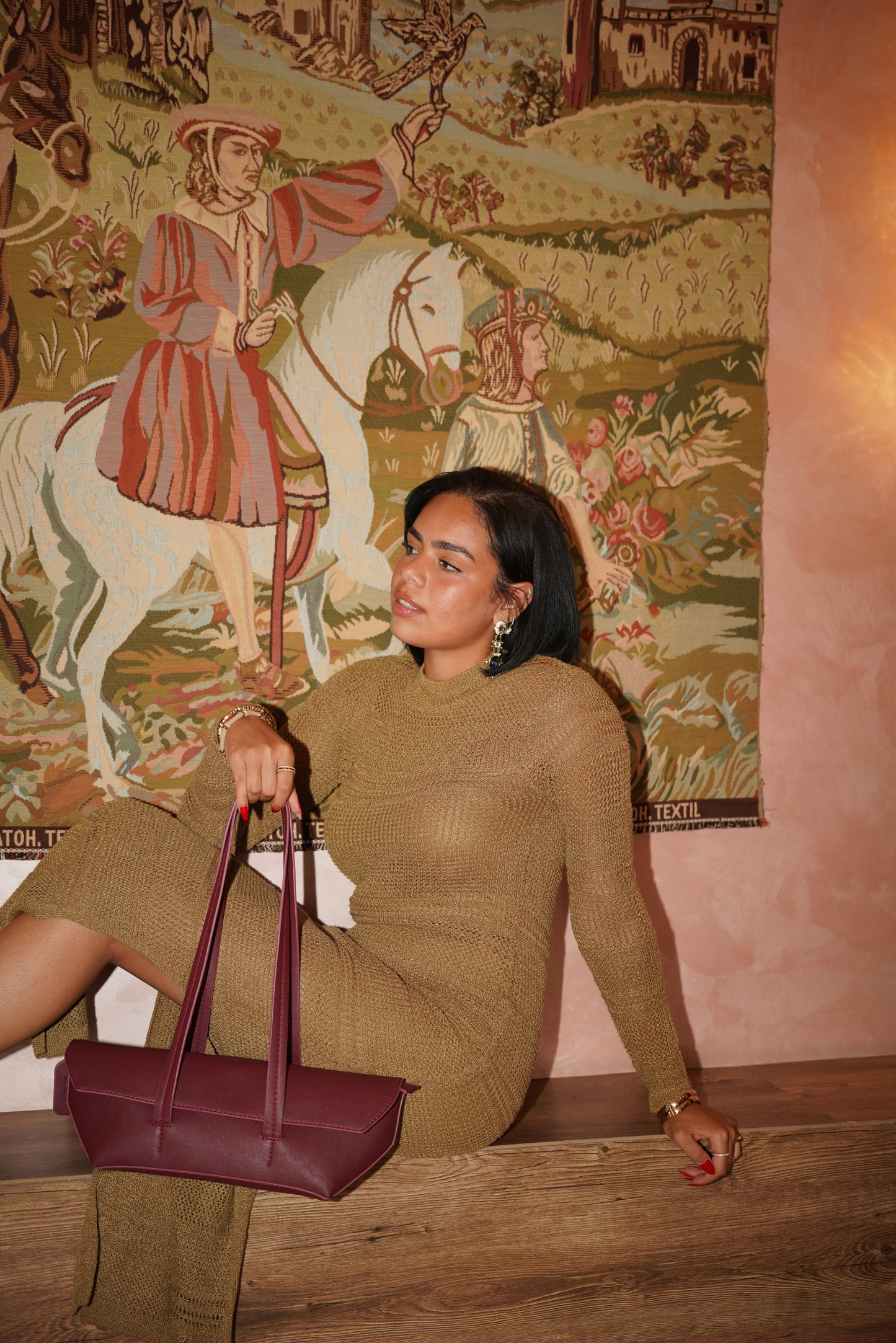 Acro shoulder Bag in Burgundy