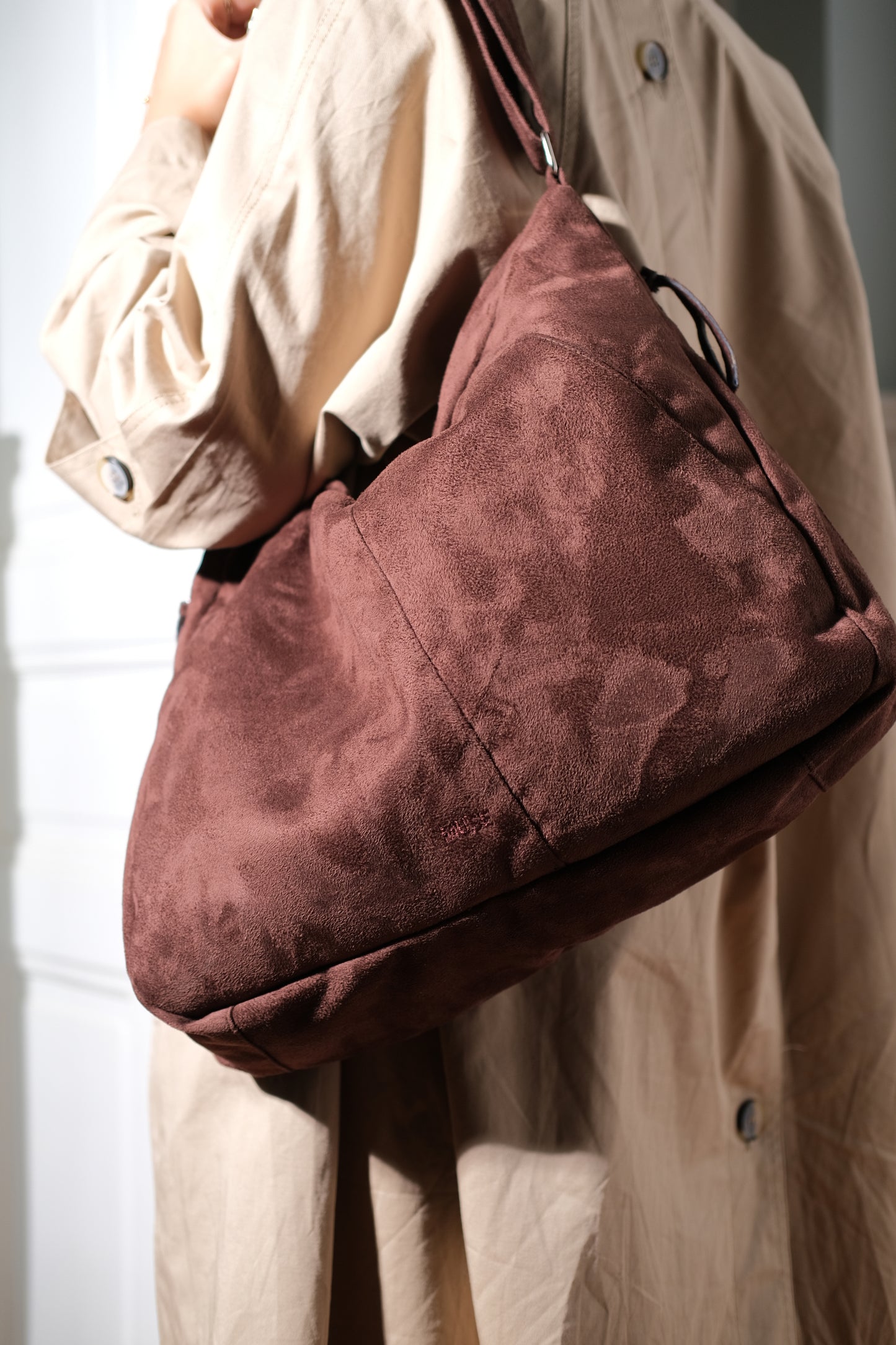 Voina tote bag in brown ( Suede)