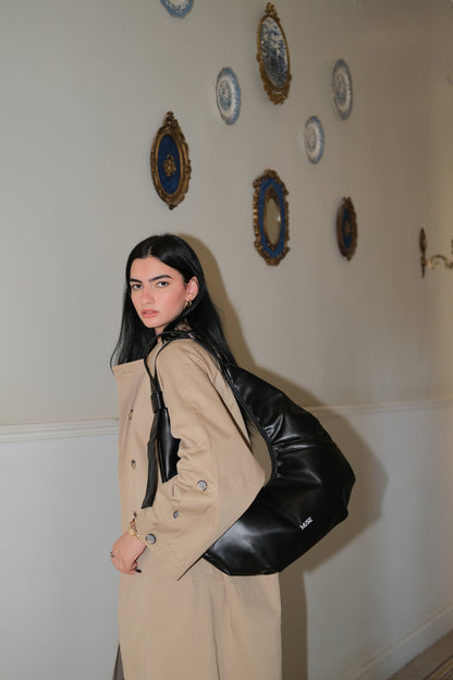 The croissant bag in midnight( Leather )